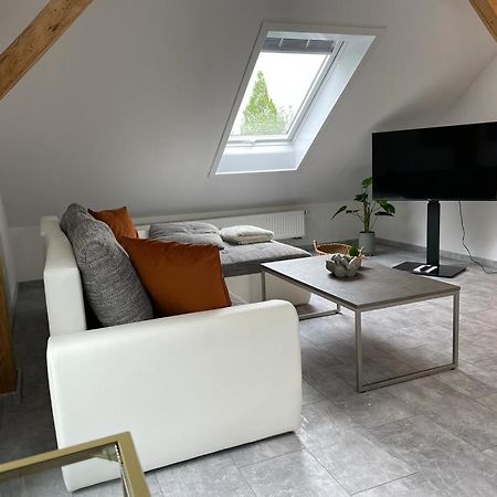 Wen Koenigsberger,Ruhige Dg-Wohnung In Weiden,2 Schlafzimmer,Parkplatz, Zentral! Weiden in der Oberpfalz Buitenkant foto