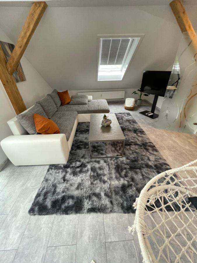 Wen Koenigsberger,Ruhige Dg-Wohnung In Weiden,2 Schlafzimmer,Parkplatz, Zentral! Weiden in der Oberpfalz Buitenkant foto